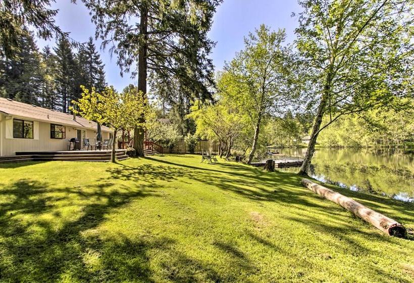 Quiet Lakefront Olympia Home W/ Dock On Half Acre