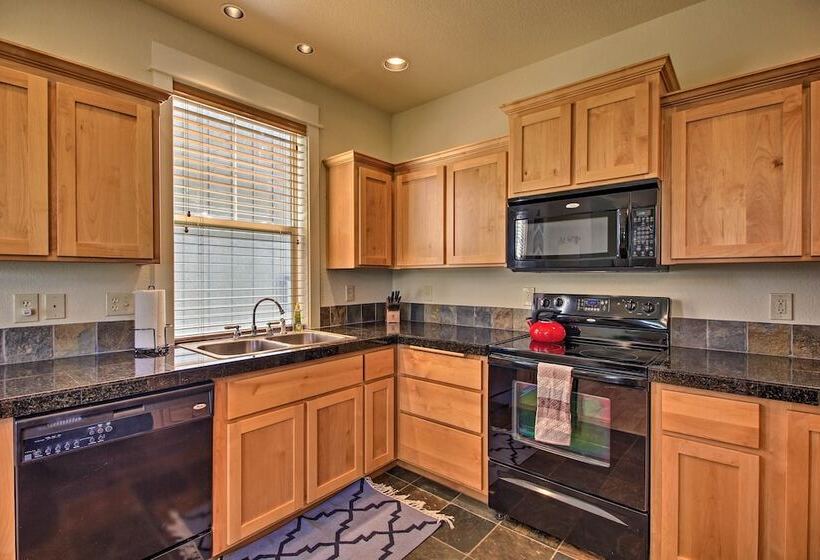 Redmond House W/ Community Amenities Access