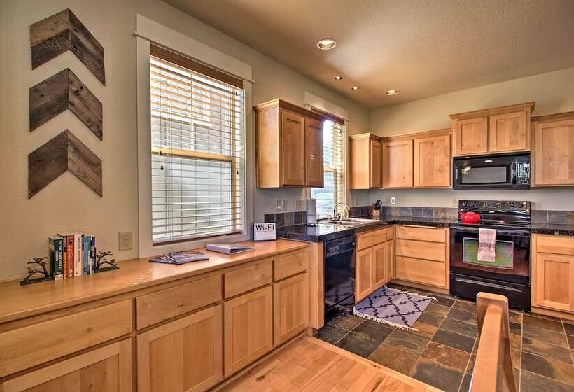 Redmond House W/ Community Amenities Access