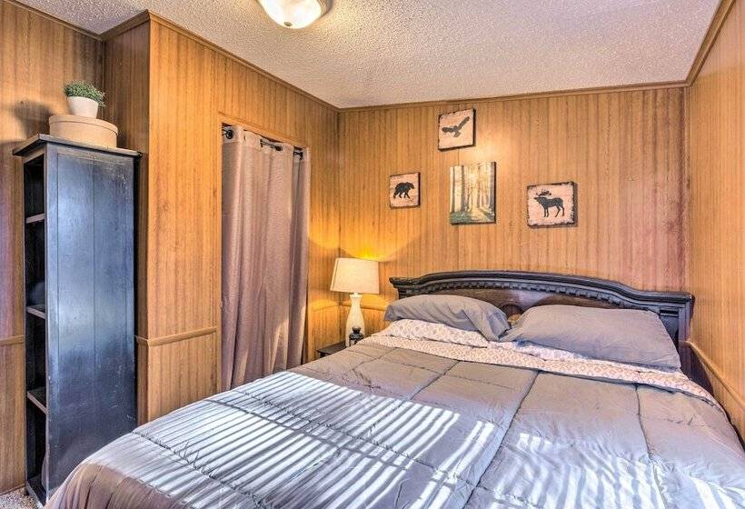 Relaxing Lincoln Forest Retreat W/ Wraparound Deck