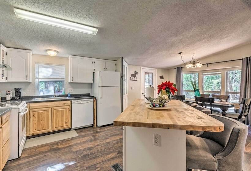 Relaxing Lincoln Forest Retreat W/ Wraparound Deck