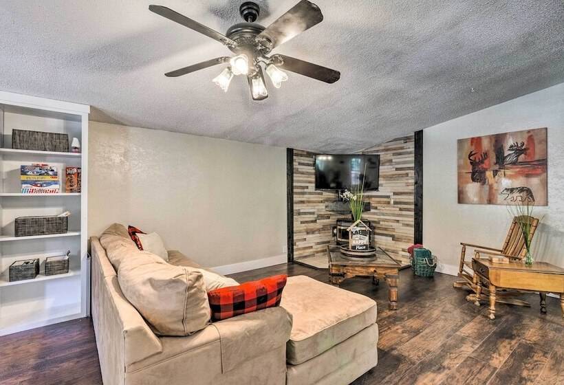 Relaxing Lincoln Forest Retreat W/ Wraparound Deck