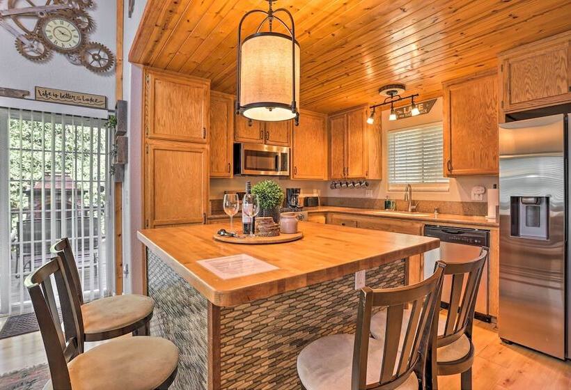 Remodeled Crestline Retreat: Walk To Lake Gregory!