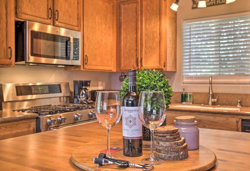 Remodeled Crestline Retreat: Walk To Lake Gregory!