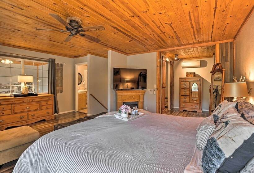 Remodeled Crestline Retreat: Walk To Lake Gregory!