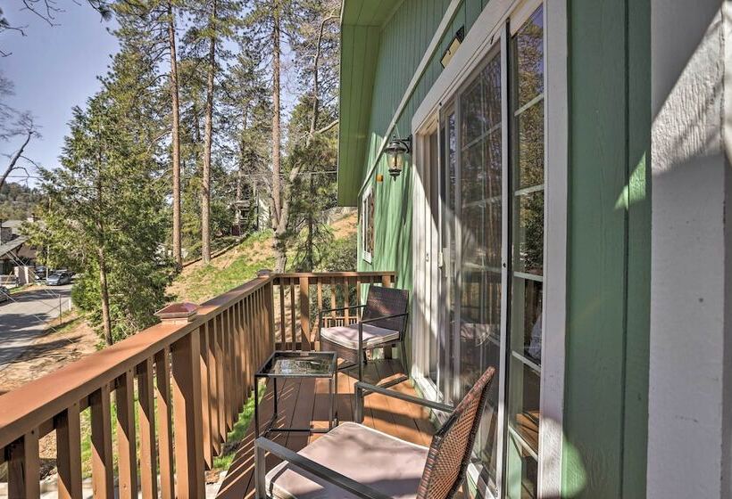 Remodeled Crestline Retreat: Walk To Lake Gregory!