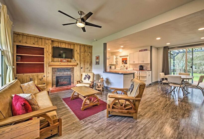 Remodeled Retro Home W/ Deck, Walk To Main Street!