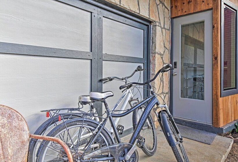 Remodeled Retro Home W/ Deck, Walk To Main Street!