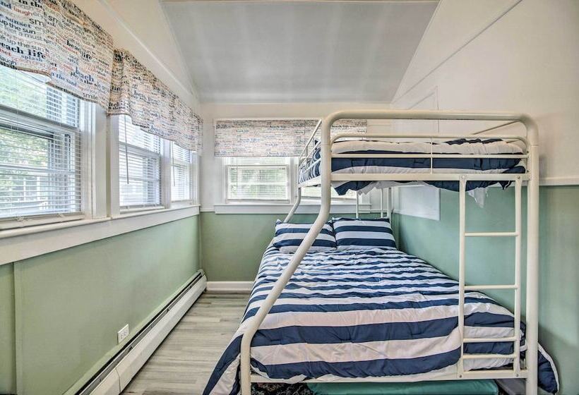 Buttermilk Cottage In Cape Cod: Steps To Beach