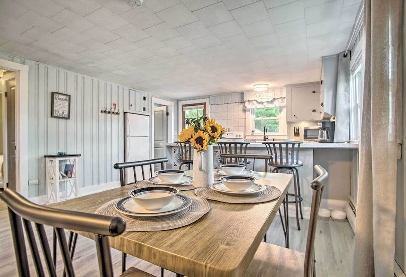 Buttermilk Cottage In Cape Cod: Steps To Beach