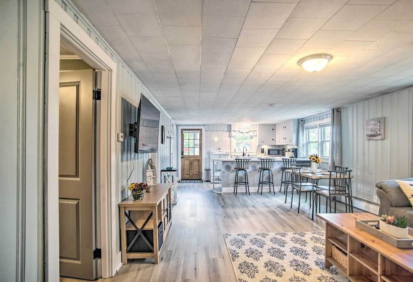 Buttermilk Cottage In Cape Cod: Steps To Beach