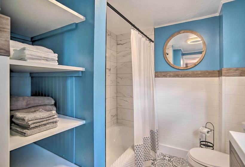 Buttermilk Cottage In Cape Cod: Steps To Beach