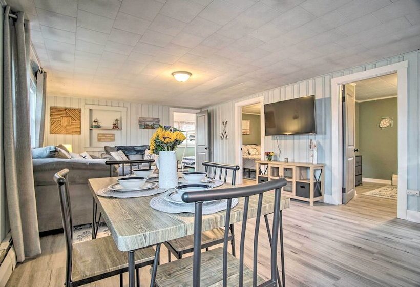 Buttermilk Cottage In Cape Cod: Steps To Beach