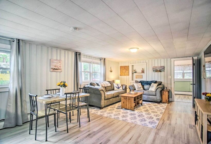 Buttermilk Cottage In Cape Cod: Steps To Beach