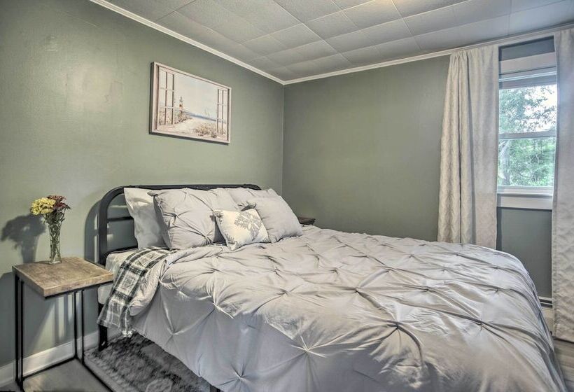 Buttermilk Cottage In Cape Cod: Steps To Beach