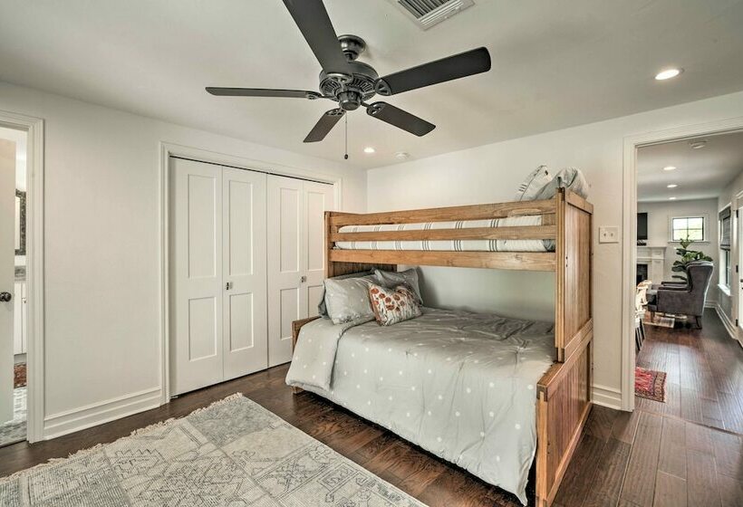 Renovated Cottage W/ Patio By Tx A&m Campus!