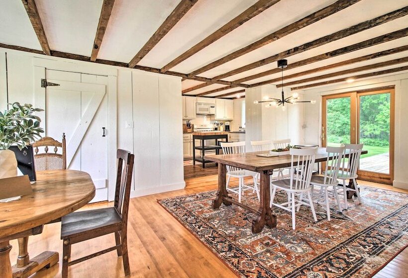 Renovated Farmhouse < 1 Mile To Okemo Mountain!
