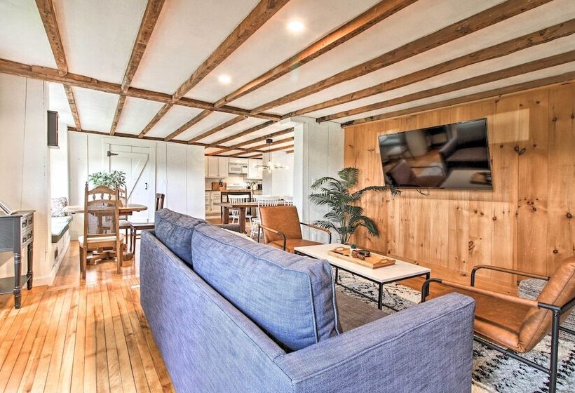 Renovated Farmhouse < 1 Mile To Okemo Mountain!