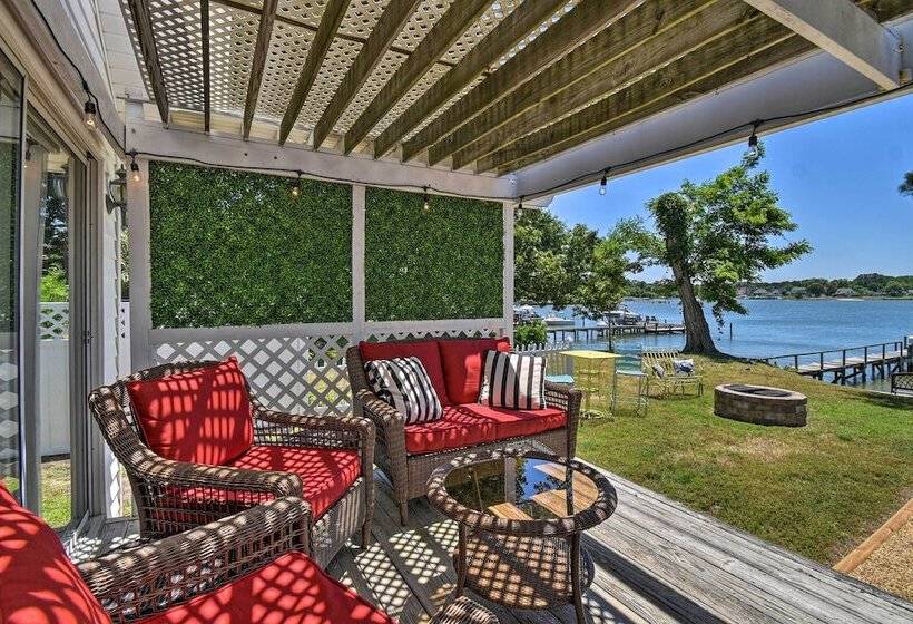 Riverfront Cottage: Fire Pit & Kayaks