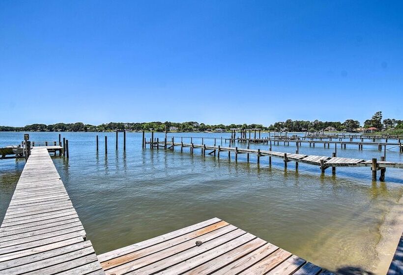 Riverfront Cottage: Fire Pit & Kayaks