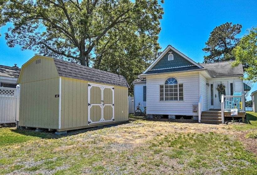 Riverfront Cottage: Fire Pit & Kayaks