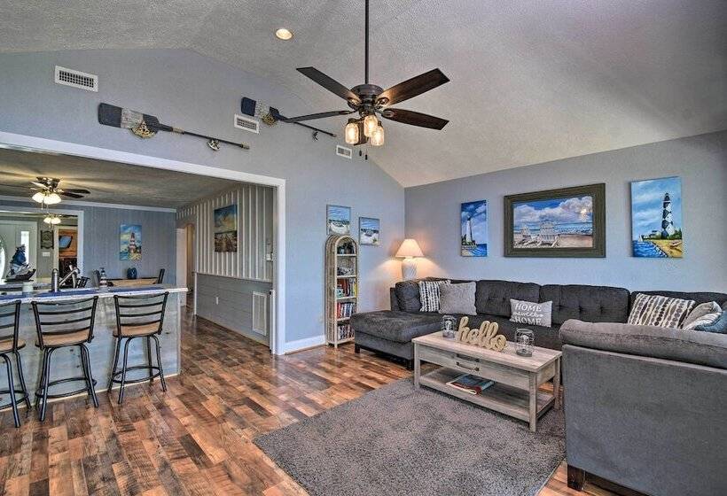 Riverfront Cottage: Fire Pit & Kayaks