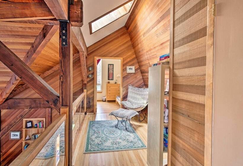 Riverfront Gold Bar Cabin W/ Hot Tub & Mtn Views!