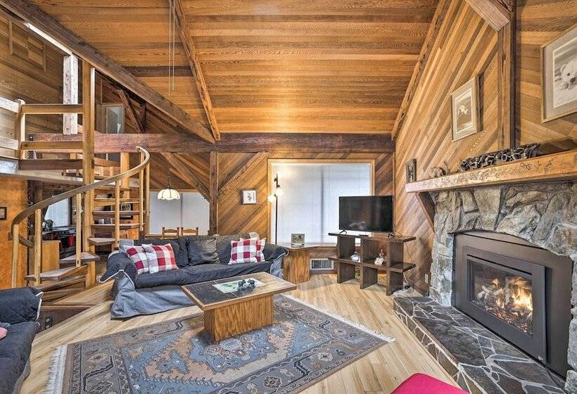 Riverfront Gold Bar Cabin W/ Hot Tub & Mtn Views!