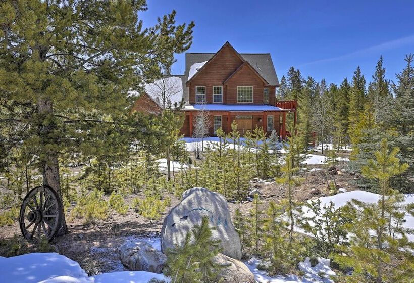 Rocky Bear Lodge  On 2 Acres Near Turquoise Lake