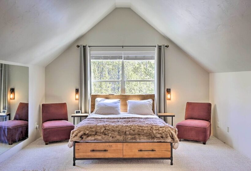 Rocky Bear Lodge  On 2 Acres Near Turquoise Lake