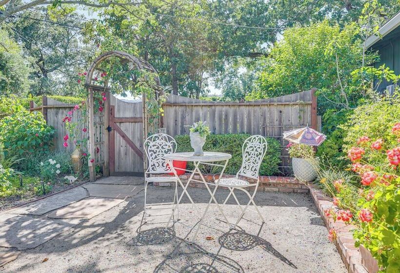 Romantic Casita W/ Garden + Deck 2 Miles To Plaza!