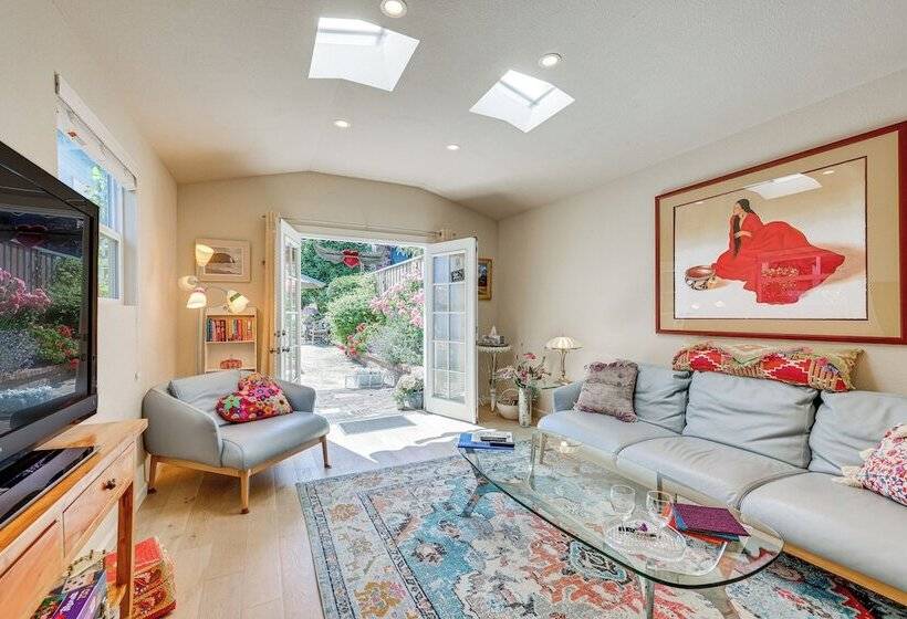 Romantic Casita W/ Garden + Deck 2 Miles To Plaza!