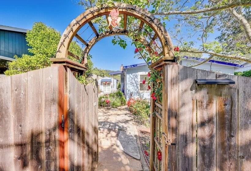 Romantic Casita W/ Garden + Deck 2 Miles To Plaza!