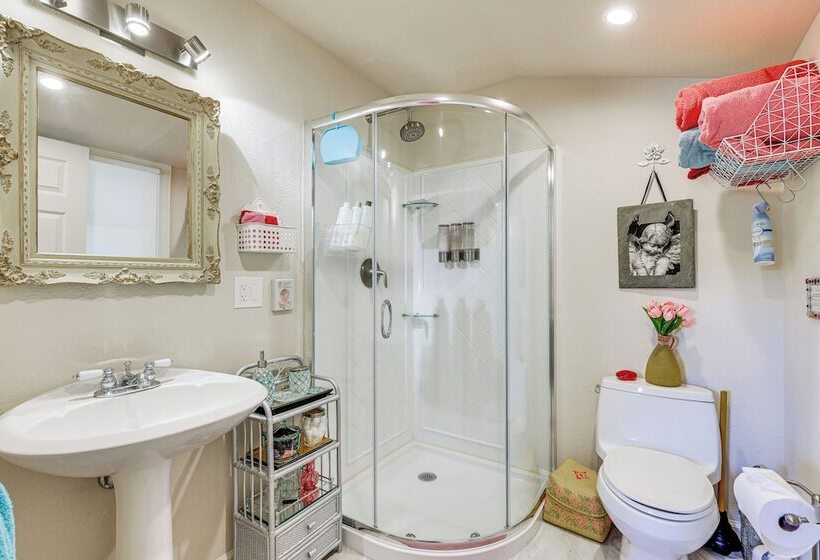 Romantic Casita W/ Garden + Deck 2 Miles To Plaza!