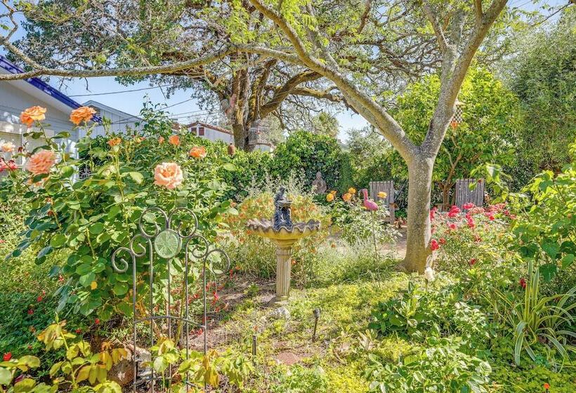 Romantic Casita W/ Garden + Deck 2 Miles To Plaza!