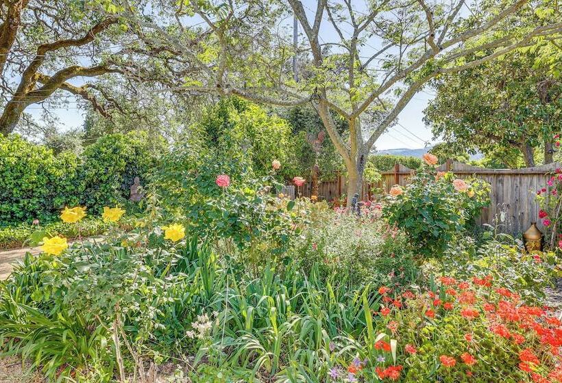 Romantic Casita W/ Garden + Deck 2 Miles To Plaza!