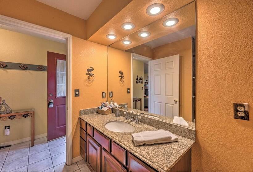 Ruidoso Cabin W/ Hot Tub & Mtn Views!