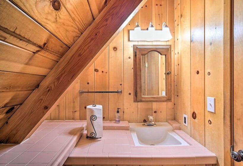 Running Springs Cabin W/ Large Deck + View!