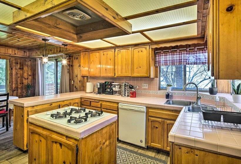 Running Springs Cabin W/ Large Deck + View!