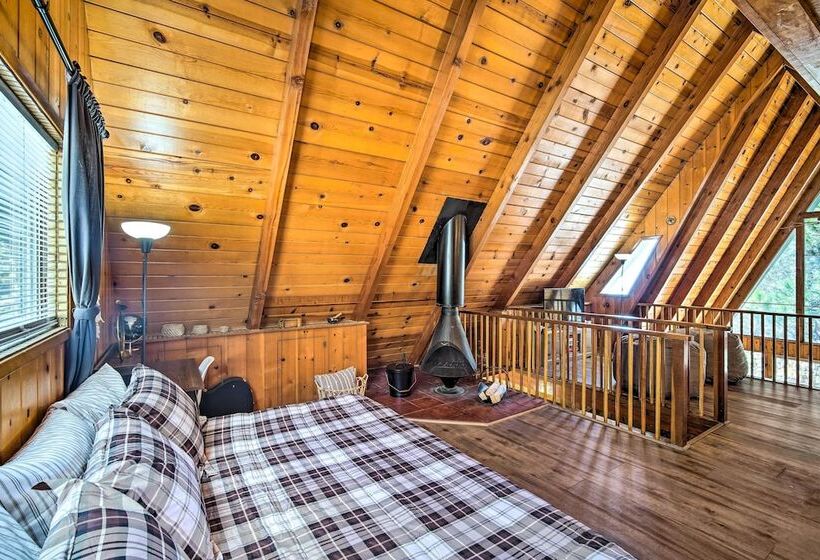 Running Springs Cabin W/ Large Deck + View!