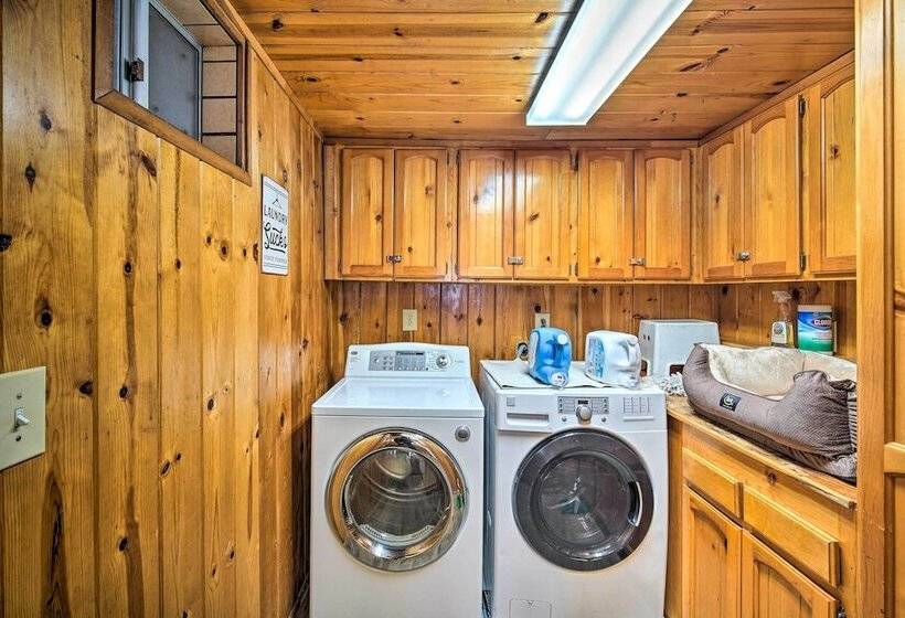 Running Springs Cabin W/ Large Deck + View!