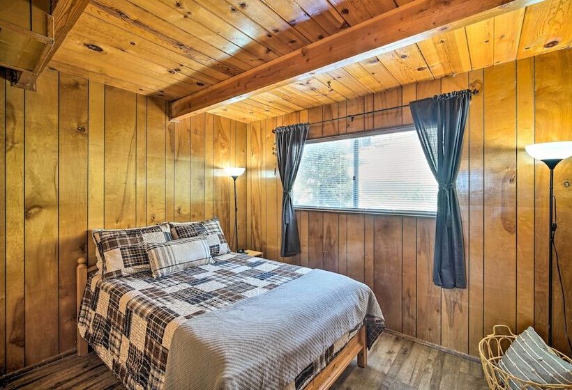 Running Springs Cabin W/ Large Deck + View!