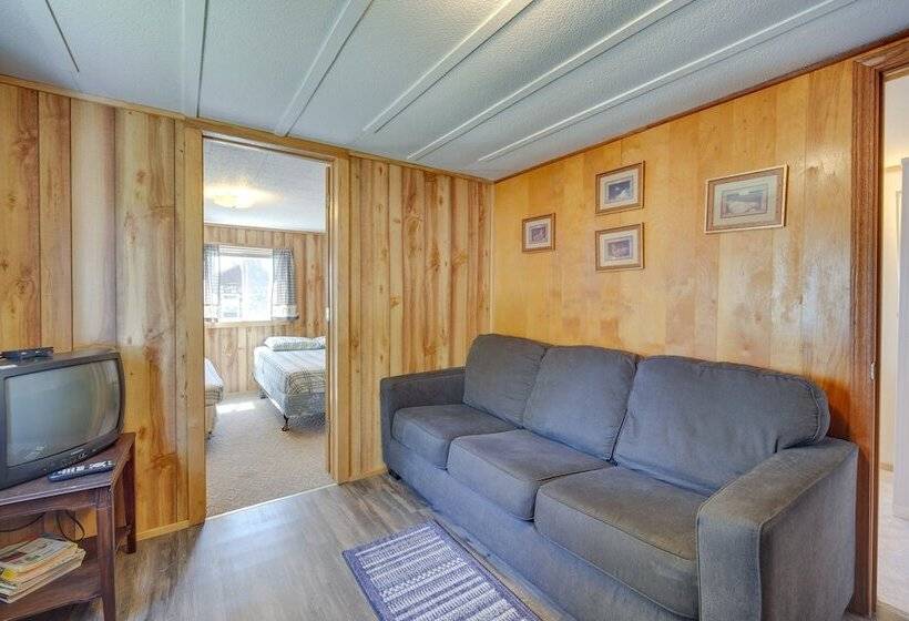 Rustic Cabin W/ Fire Pit, Steps To Sand Lake!