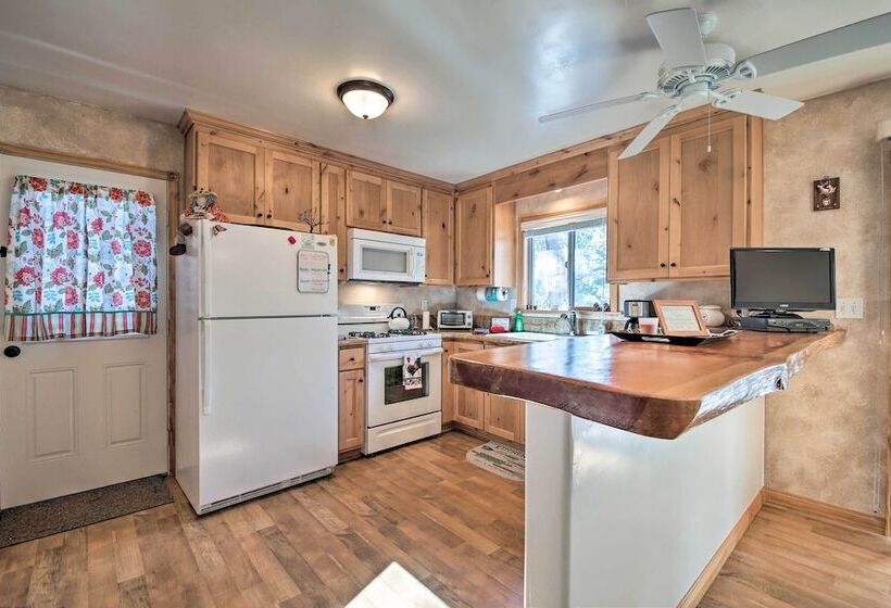 Walk To Lake: Rustic Home W/ Deck In Fawnskin