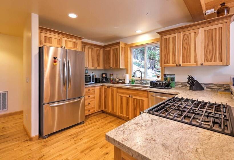 Rustic Retreat W/ Deck: Steps From Lake Almanor!