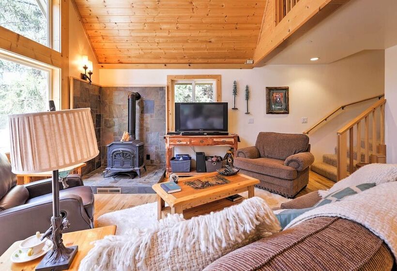 Rustic Retreat W/ Deck: Steps From Lake Almanor!