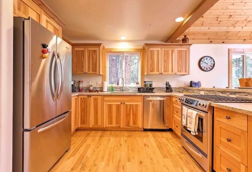 Rustic Retreat W/ Deck: Steps From Lake Almanor!