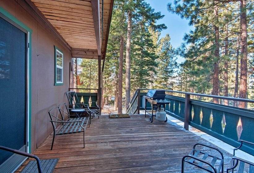South Lake Tahoe Home W/ Deck & Mountain View!
