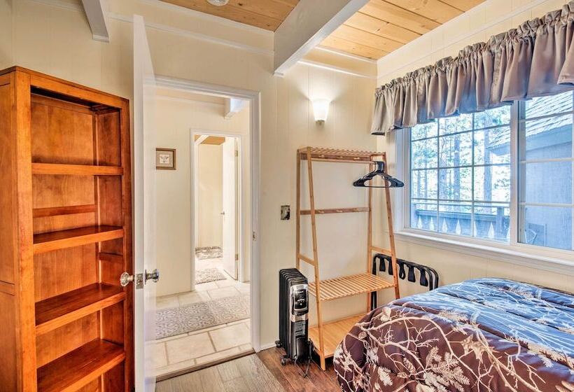 South Lake Tahoe Home W/ Deck & Mountain View!