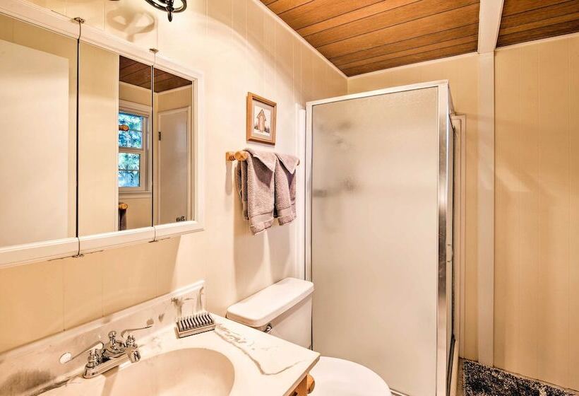 South Lake Tahoe Home W/ Deck & Mountain View!